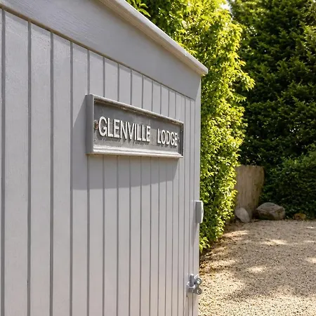 Stylish 3br Wiz Private Garden & Parking Dublin