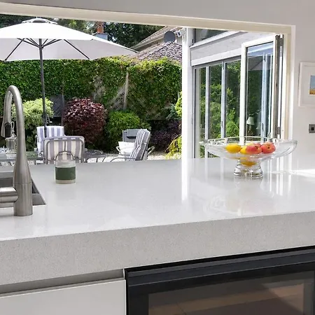 Stylish 3br Wiz Private Garden & Parking
