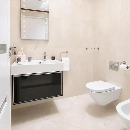 Nyaraló Stylish 3br Wiz Private Garden & Parking