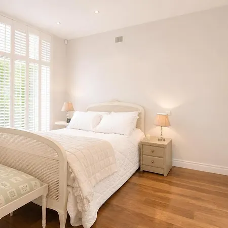 Nyaraló Stylish 3br Wiz Private Garden & Parking Dublin