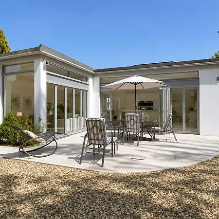 Stylish 3br Wiz Private Garden & Parking Nyaraló *