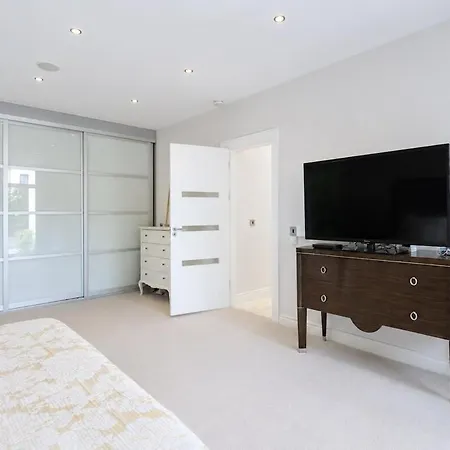 Stylish 3br Wiz Private Garden & Parking * Dublin