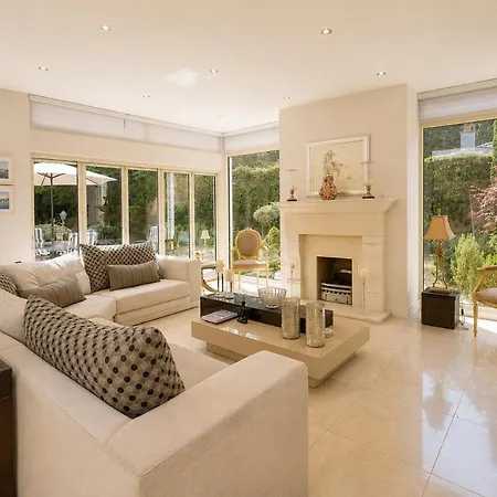 Stylish 3br Wiz Private Garden & Parking * Dublin