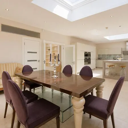 Stylish 3br Wiz Private Garden & Parking *