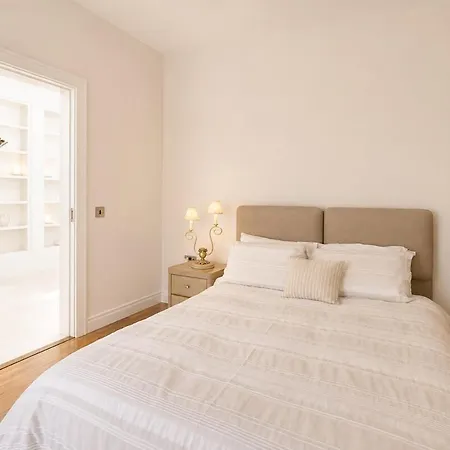 Stylish 3br Wiz Private Garden & Parking *