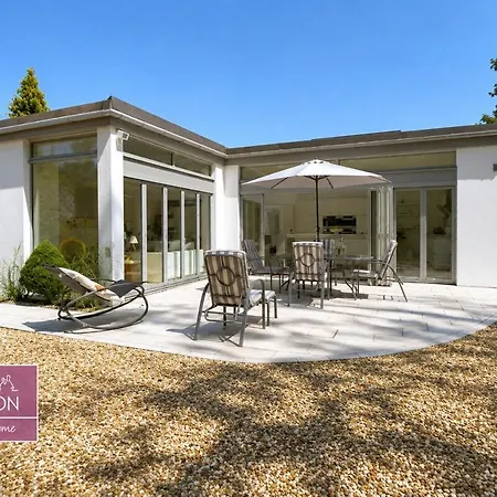 Stylish 3br Wiz Private Garden & Parking Dublin