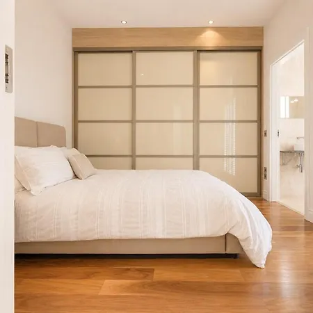 Nyaraló Stylish 3br Wiz Private Garden & Parking *